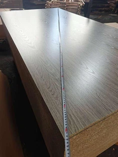 Spånplade 16mm sort flagplade med melaminbeklædning